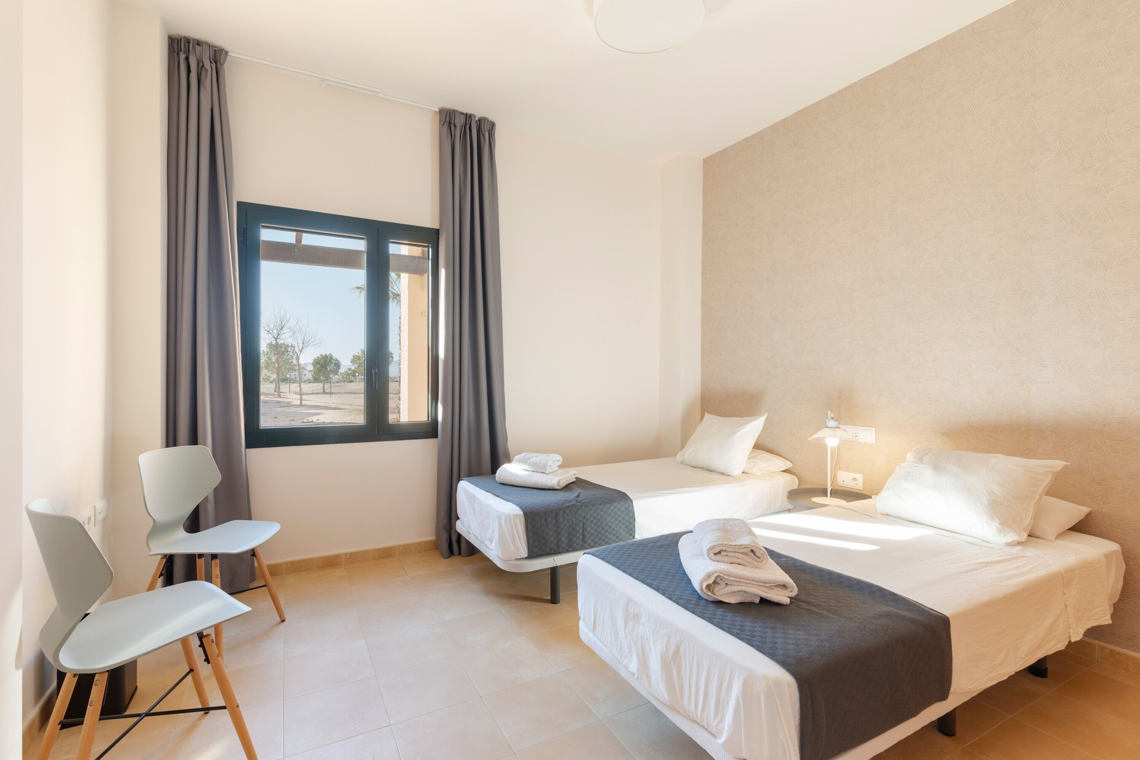 2 slaapkamers, een strijkplank/strijkijzer, gratis wifi, beddengoed