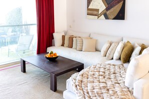 TV, fireplace, stereo - Chalet 'Comodo Triplex La Cala Golf' with Shared Pool, Wi-Fi and Air Conditioning (Mijas)