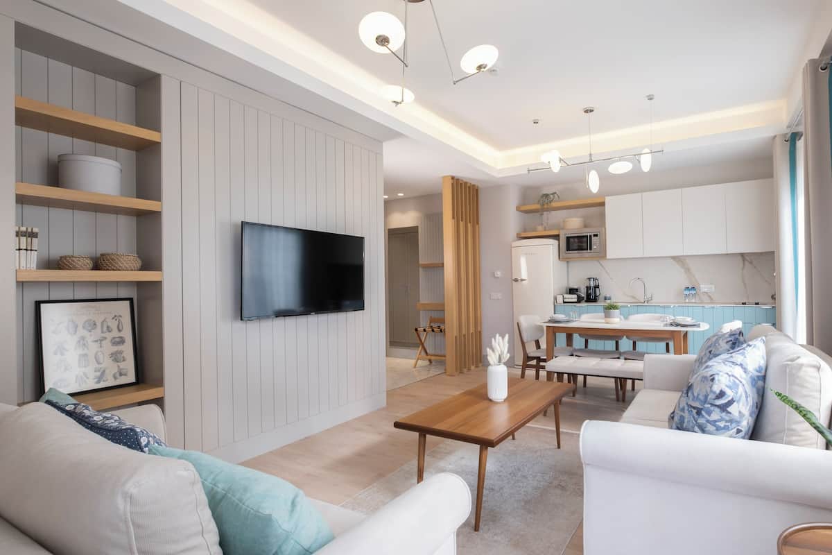 Premium Apartment, Garden View | 3 bedrooms, hypo-allergenic bedding, in-room safe, desk
