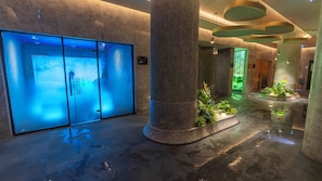 Sauna, hot tub, steam room, hot springs/mineral springs
