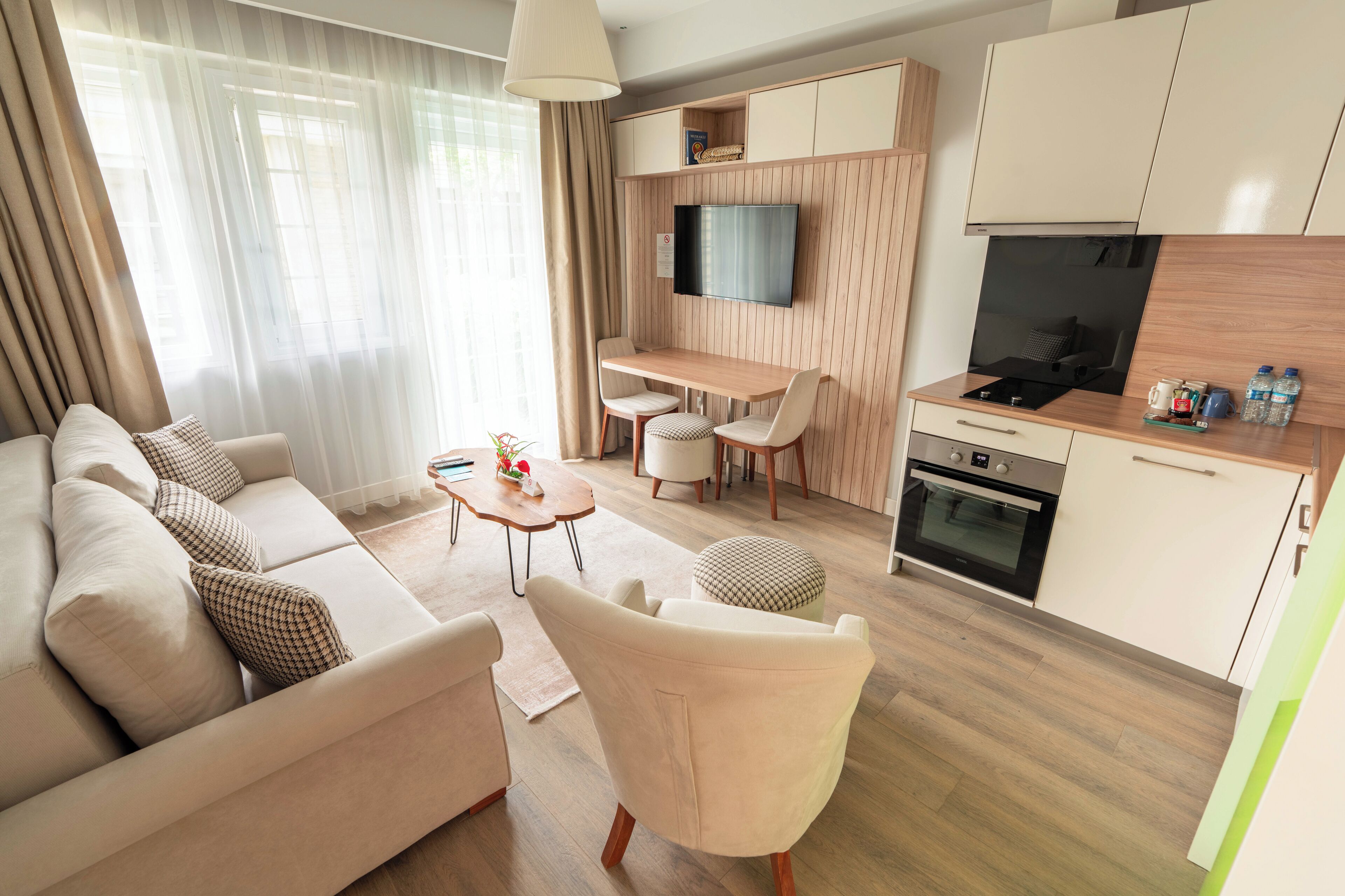 Superior Apartment | Hypo-allergenic bedding, in-room safe, desk, laptop workspace