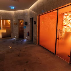 Sauna, hot tub, steam room, hot springs/mineral springs