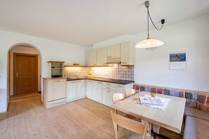 Dining - Apartment '2' with Mountain View, Shared Garden and Wi-Fi (Oberolang)