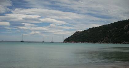 Studio Dans Résidence Avec Ascenseur Piscine Collective, au Port de Plaisance