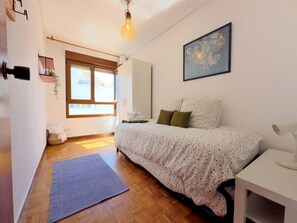 3 slaapkamers, een strijkplank/strijkijzer, beddengoed