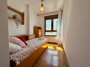 3 bedrooms, iron/ironing board, bed sheets