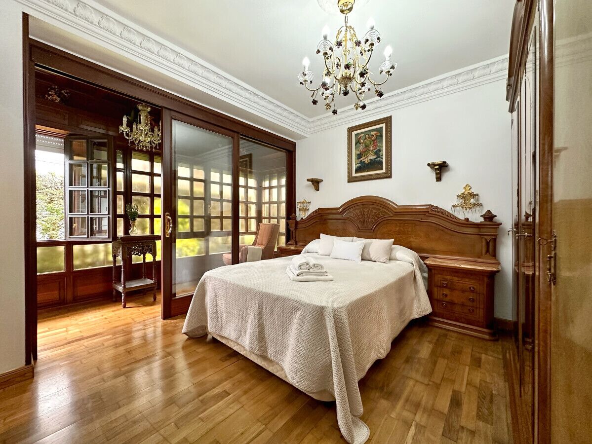 3 slaapkamers, een strijkplank/strijkijzer, beddengoed