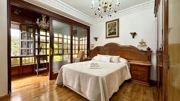 3 slaapkamers, een strijkplank/strijkijzer, beddengoed