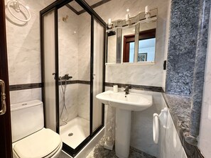 ヘアドライヤー、タオル