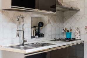 Fridge, microwave, stovetop, dishwasher