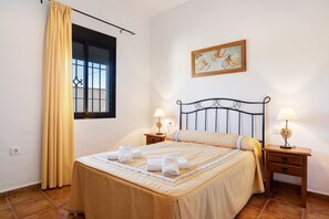 2 bedrooms, iron/ironing board, free WiFi, bed sheets