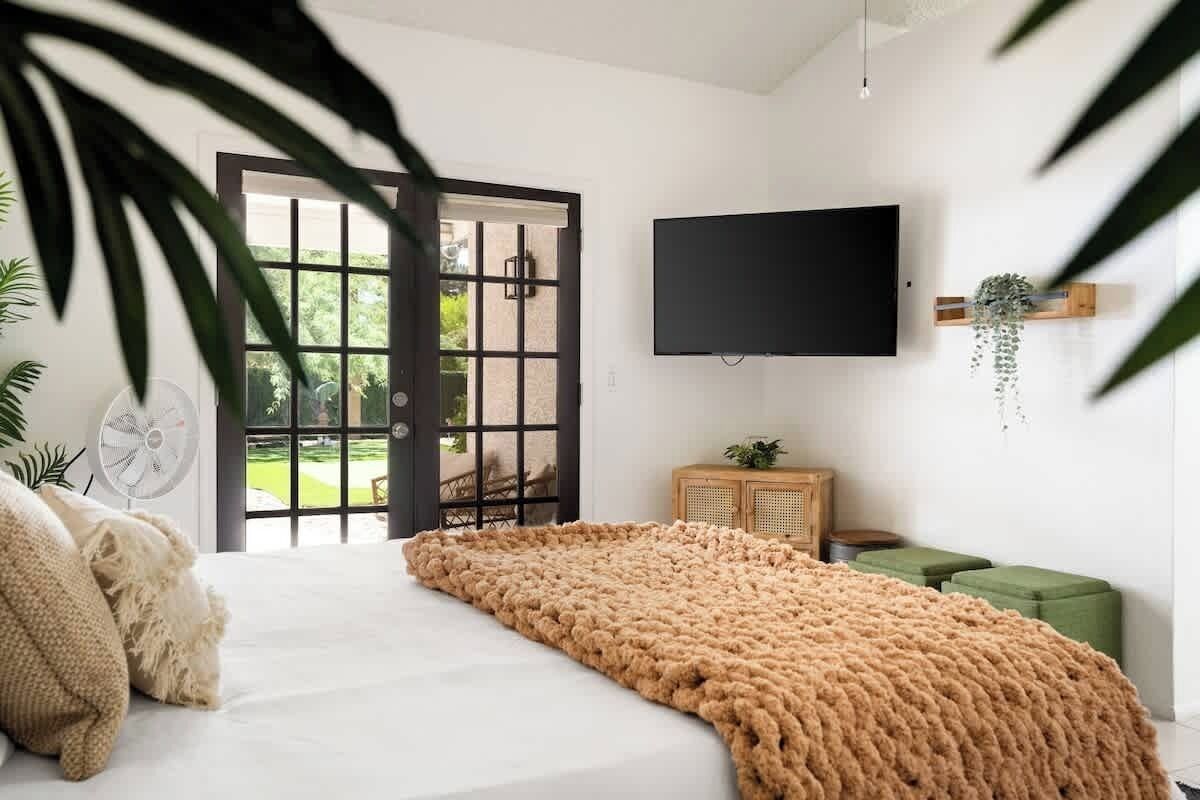 4 bedrooms, iron/ironing board, travel cot, WiFi