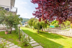 Property grounds - Apartment 'Villa La Lanterna Bianca' with Mountain View, Wi-Fi and Air Conditioning (Bagnone)