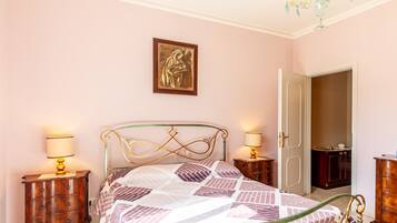 4 bedrooms, free WiFi, bed sheets