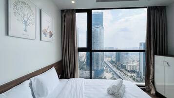 Standard Apartment, 1 Queen Bed, Non Smoking, Lake View | Room amenity