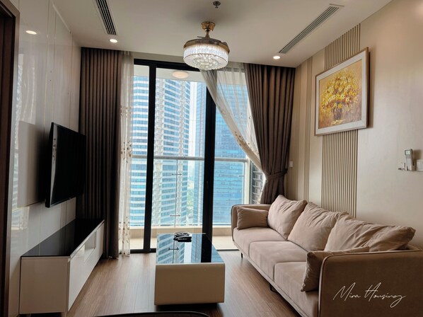 Premium bedding, pillowtop beds, in-room safe, individually decorated - Mira Housing- Vinhome Skylake Luxury Apartment (Hanoi)