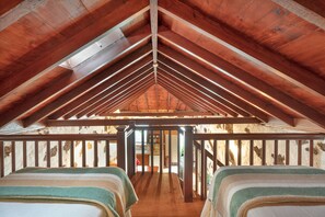 1 slaapkamer, een strijkplank/strijkijzer, gratis wifi, beddengoed