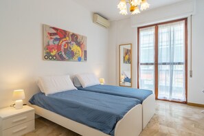 2 quartos, ferros/tábuas de passar roupa