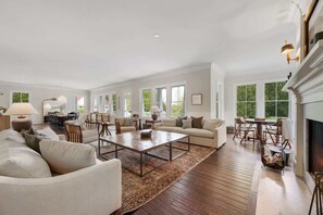 Smart-TV, peis og kontorer