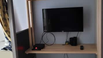 1 slaapkamer, een bureau, een strijkplank/strijkijzer, gratis wifi