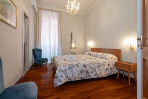 2 bedrooms, desk, iron/ironing board, WiFi