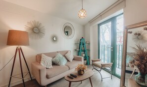 TV, offices - Elegance in Barranco - Cozy 2BR (Barranco)