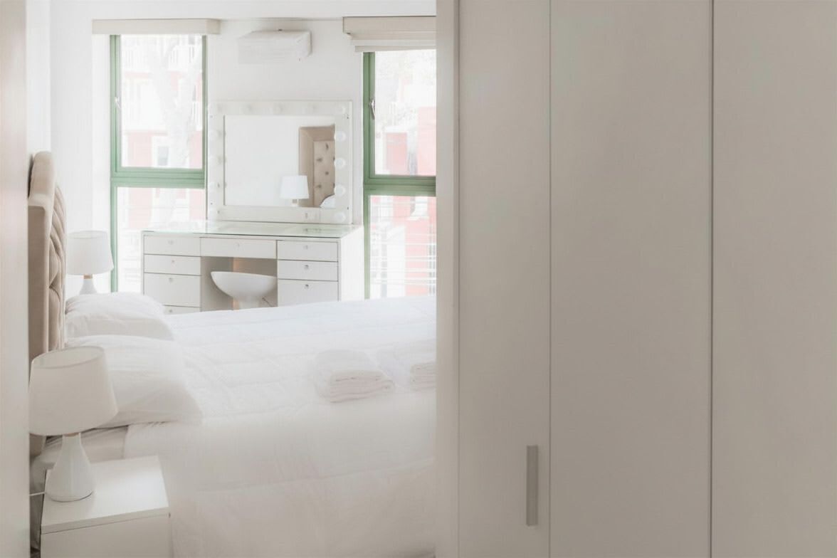 2 habitaciones, escritorio, tabla de planchar con plancha y wifi 