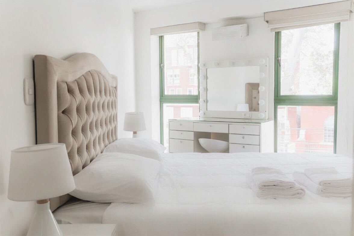 2 bedrooms, desk, iron/ironing board, WiFi
