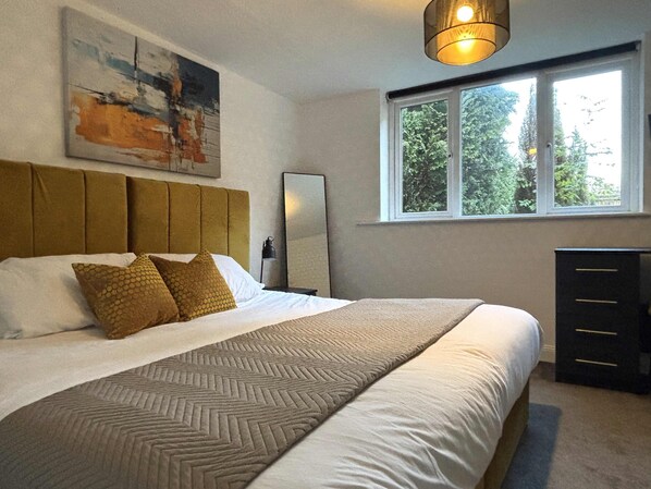 7 bedrooms, desk, iron/ironing board, WiFi