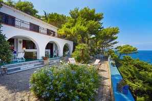 Terrace/patio - Villa Majus - with swimming pool and direct access to the sea in marine protected area  (BAGHERIA)