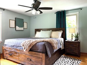 5 chambres, bureau, fer et planche à repasser, lit parapluie