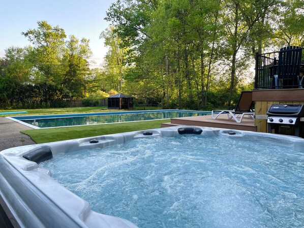 Outdoor spa tub