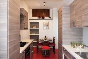 City Apartment | Private kitchen | Full-sized fridge, microwave, oven, stovetop - Dimora Marconi-le tue vacanze romane (Rome)