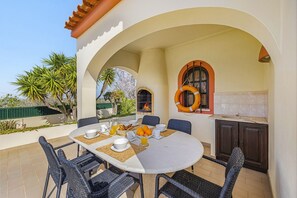 Outdoor dining - Villa Vista Mar by Villa Plus (Vale Rebelho)