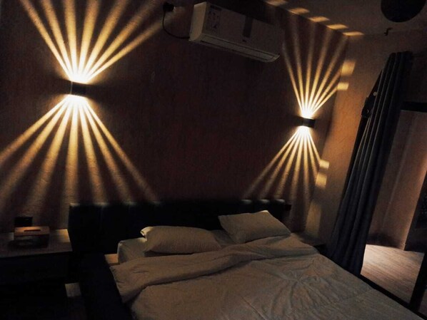 Regadera, amenidades de baño gratuitas, secadora de cabello, toallas