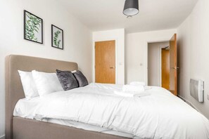 1 bedroom, desk, iron/ironing board, WiFi