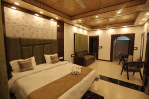 Superior Studio Suite | Premium bedding, down comforters, individually furnished