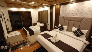 Superior Studio Suite | Premium bedding, down comforters, individually furnished