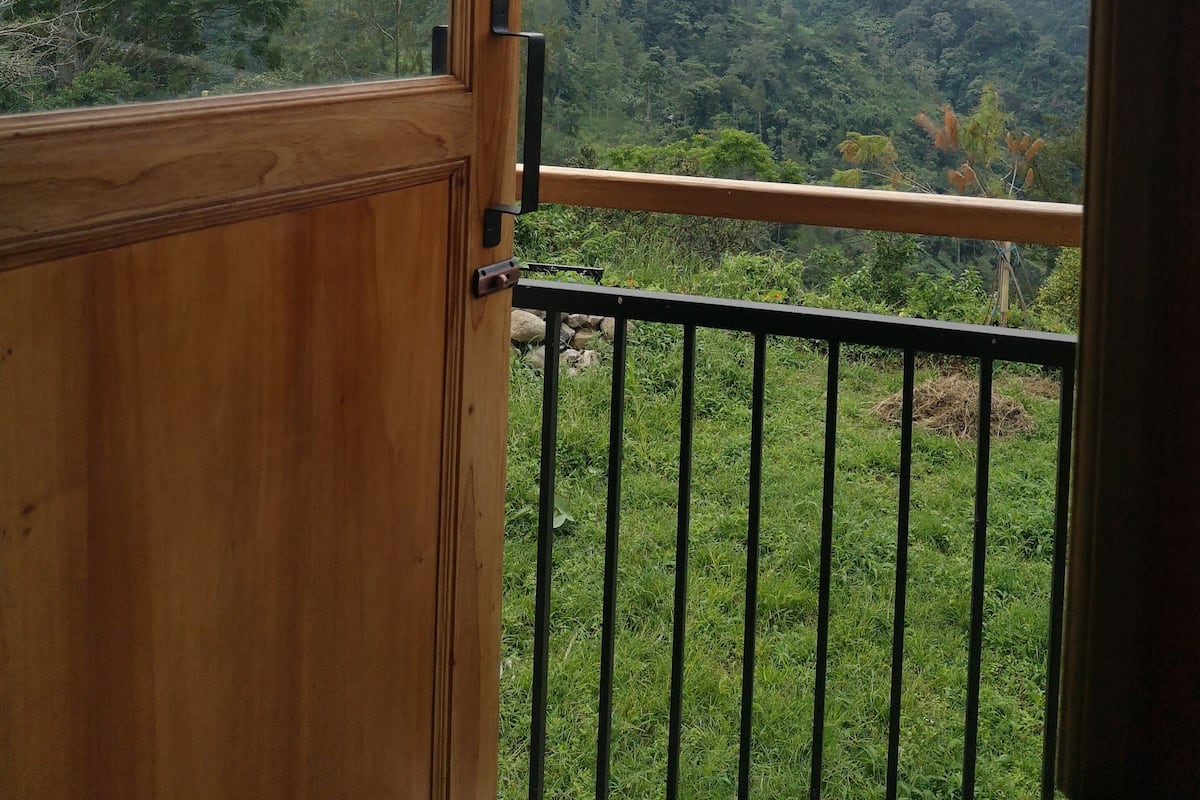 Chambre Confort double, balcon, vue sur la montagne | Accès au Wi-Fi (inclus)