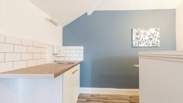 House | Private kitchen | Fridge, microwave, oven, stovetop