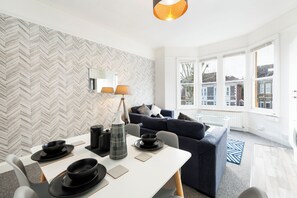House | Dining