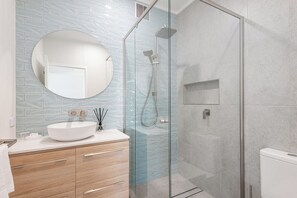 Shower, hair dryer, towels, soap - Welcome to the Penthouse at Clearwater Noosa (Noosaville)