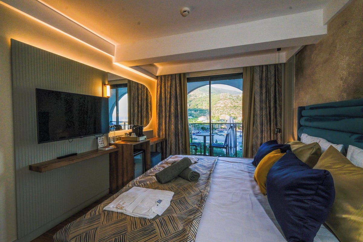 Superior Sea View | Egyptiska bomullslakan, sängtillbehör av högsta kvalitet och minibar