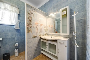 Doccia, asciugacapelli, bidet, asciugamani