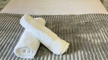 House | 4 bedrooms, iron/ironing board, free WiFi, bed sheets