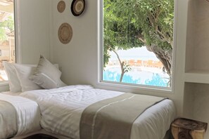 Villa Deluxe, 1 habitación, Terraza, vista parcial al mar | Ropa de cama de alta calidad y caja de seguridad en la habitación 