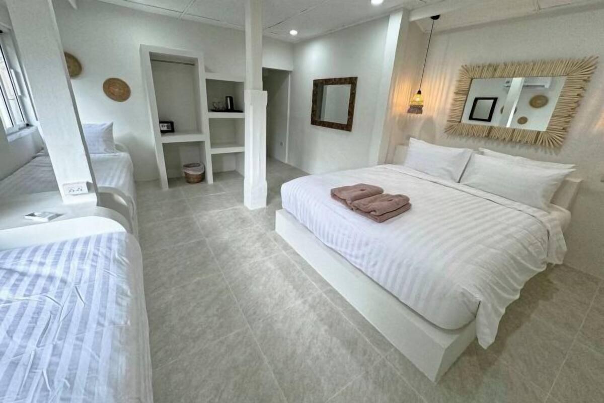 Premium bedding, in-room safe, soundproofing, WiFi (free)