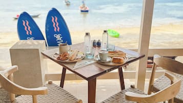 Café da manhã com buffet todos os dias (THB 250 por pessoa)