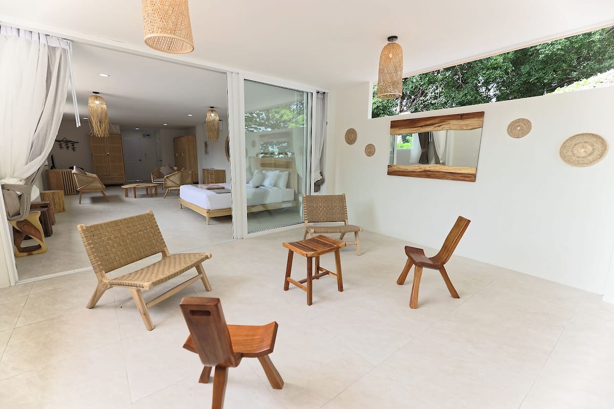 Deluxe Suite, 1 King Bed, Beach View | 1 bedroom, premium bedding, in-room safe, soundproofing