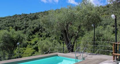 Fior d'Olivo – Apartment with a pool near the sea in Sestri Levante